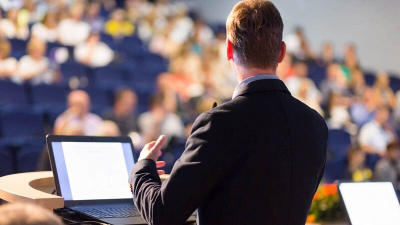 3-tipos-de-personas-en-una-conferencia-convention-meetings-cover-y-mini